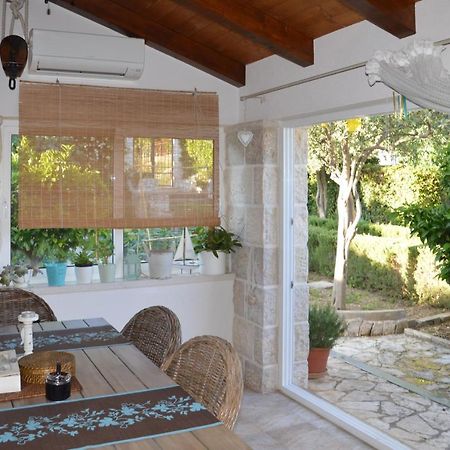 Issa Holiday Home - 3 Min Walk To Beach Kaštela Екстериор снимка