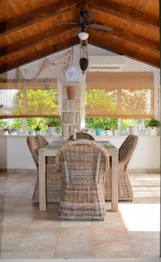 Issa Holiday Home - 3 Min Walk To Beach Kaštela Екстериор снимка