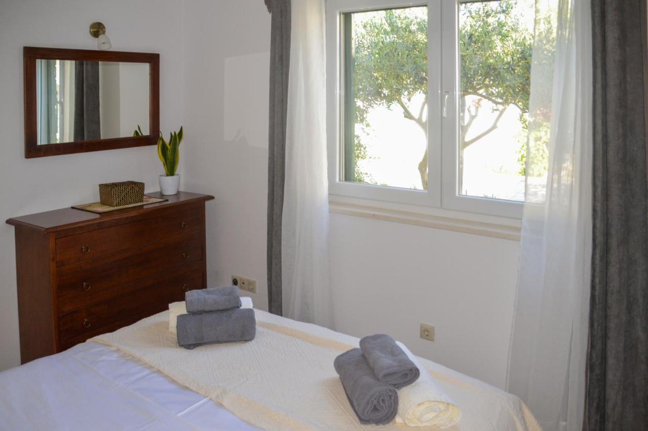 Issa Holiday Home - 3 Min Walk To Beach Kaštela Екстериор снимка