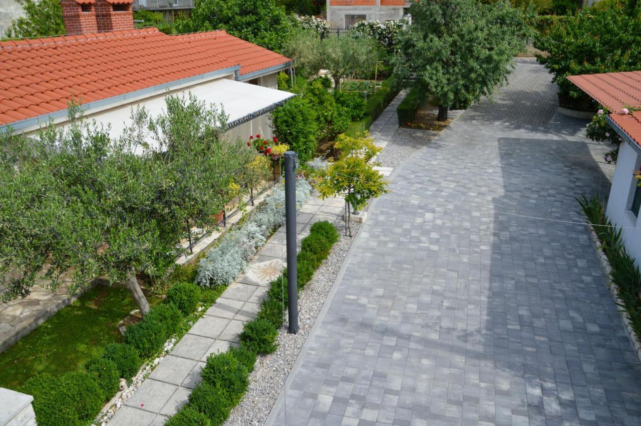 Issa Holiday Home - 3 Min Walk To Beach Kaštela Екстериор снимка