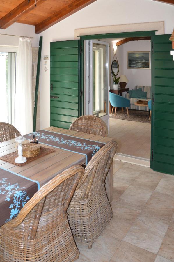 Issa Holiday Home - 3 Min Walk To Beach Kaštela Екстериор снимка